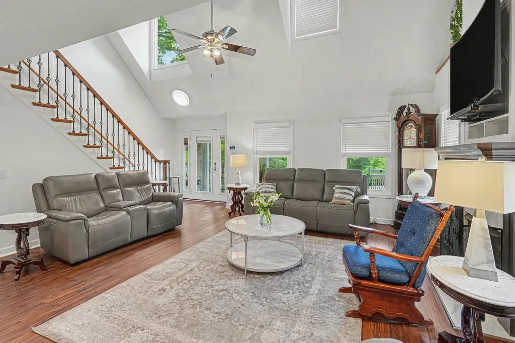 5833 Highway 76, E Springfield TN 37172