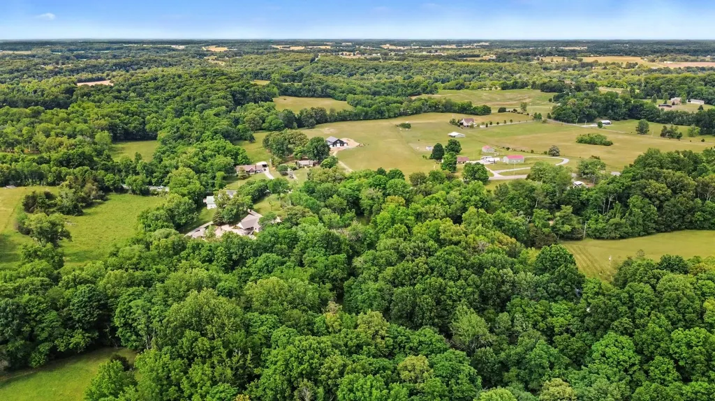 5833 Highway 76, E Springfield TN 37172
