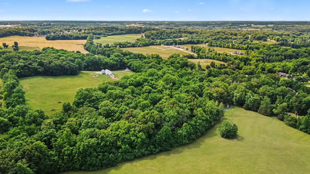 5833 Highway 76, E Springfield TN 37172