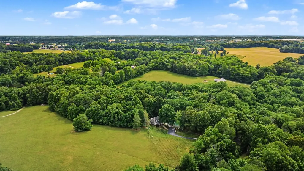 5833 Highway 76, E Springfield TN 37172