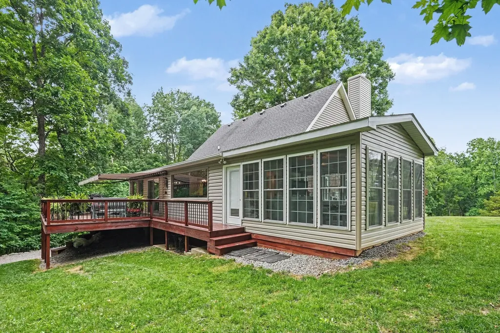 5833 Highway 76, E Springfield TN 37172