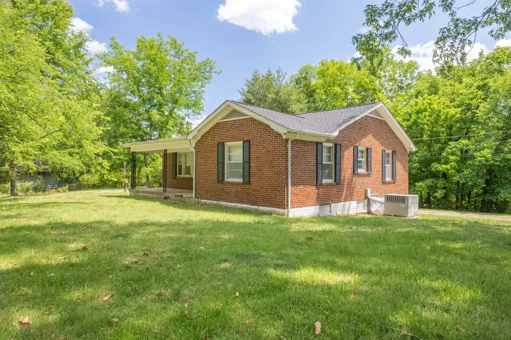 2204 Sowell Mill Pike Columbia TN 38401