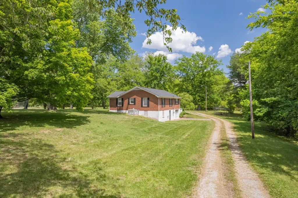 2204 Sowell Mill Pike Columbia TN 38401