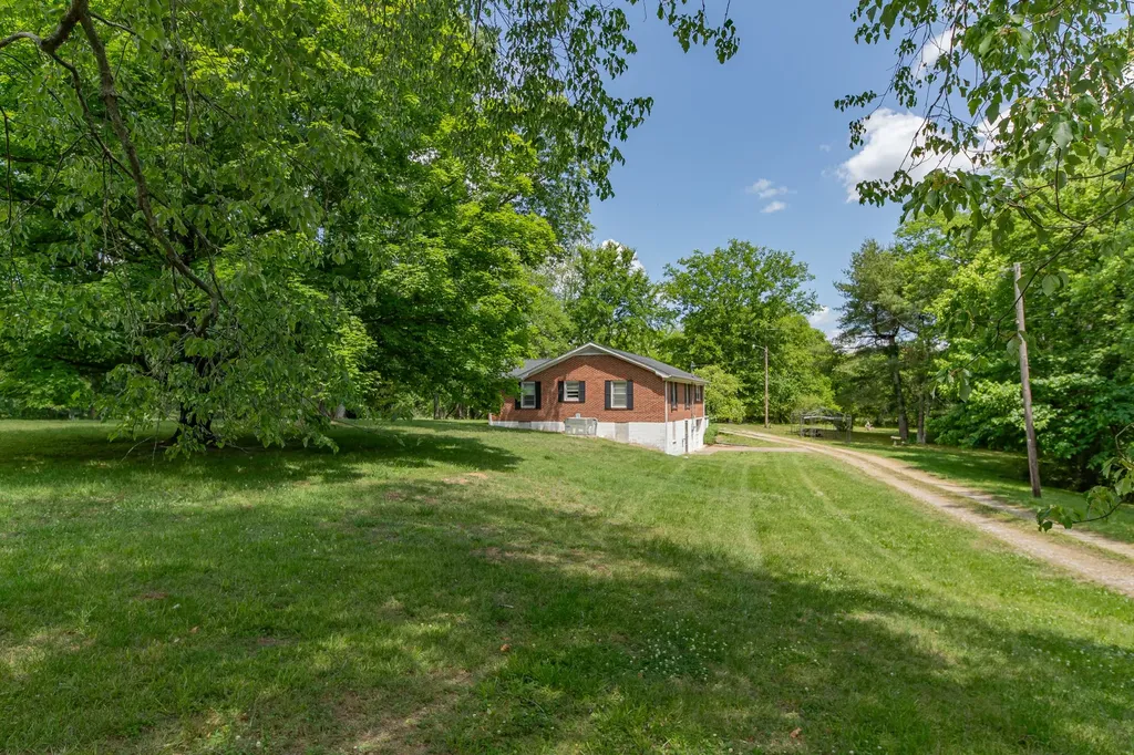 2204 Sowell Mill Pike Columbia TN 38401