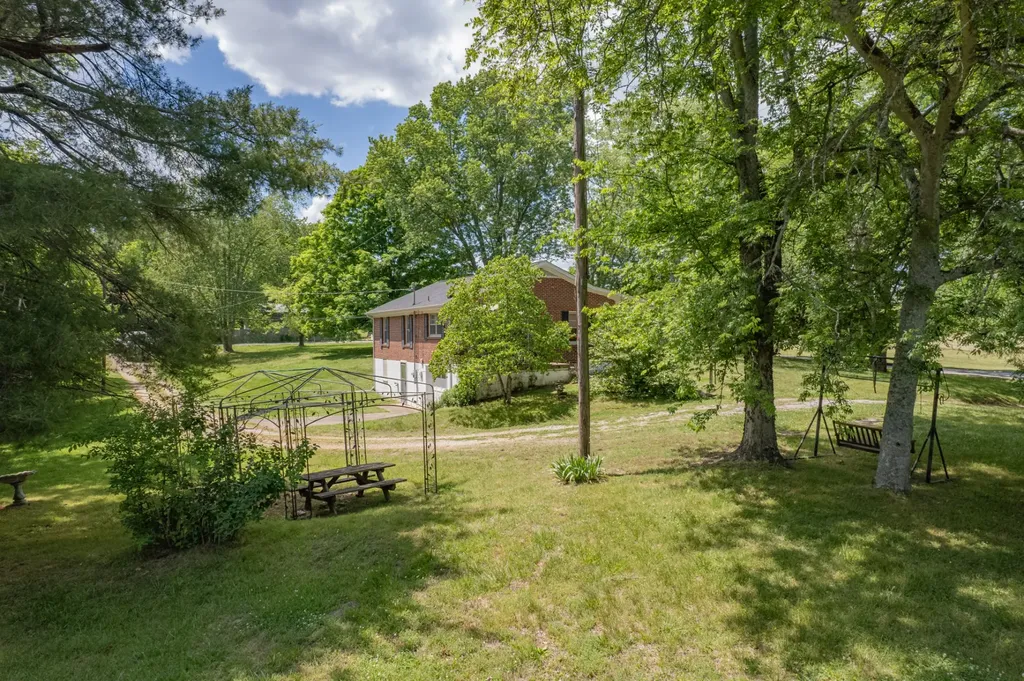 2204 Sowell Mill Pike Columbia TN 38401