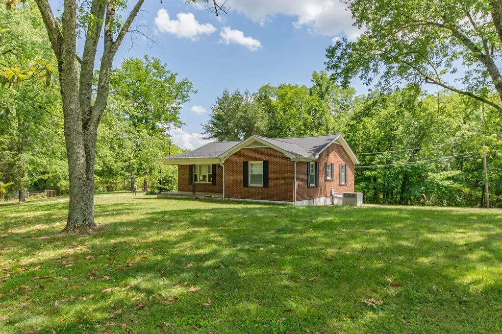 2204 Sowell Mill Pike Columbia TN 38401