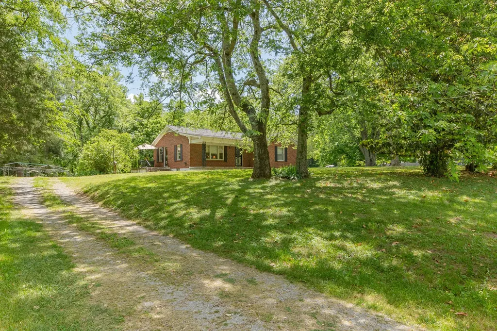2204 Sowell Mill Pike Columbia TN 38401