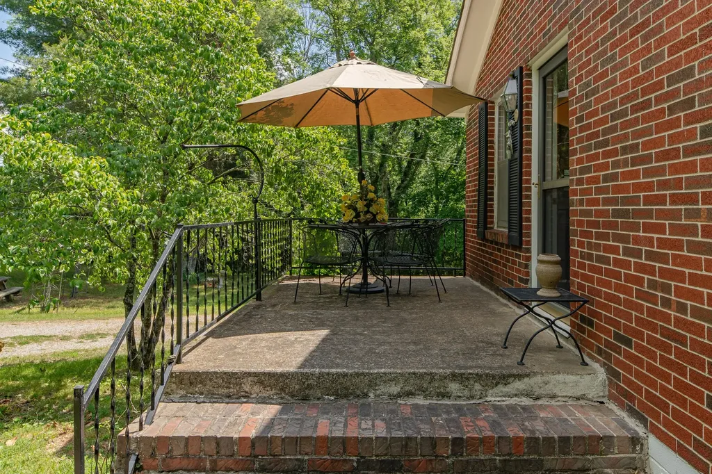 2204 Sowell Mill Pike Columbia TN 38401