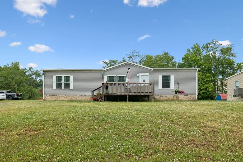 595 Days Road Lafayette TN 37083