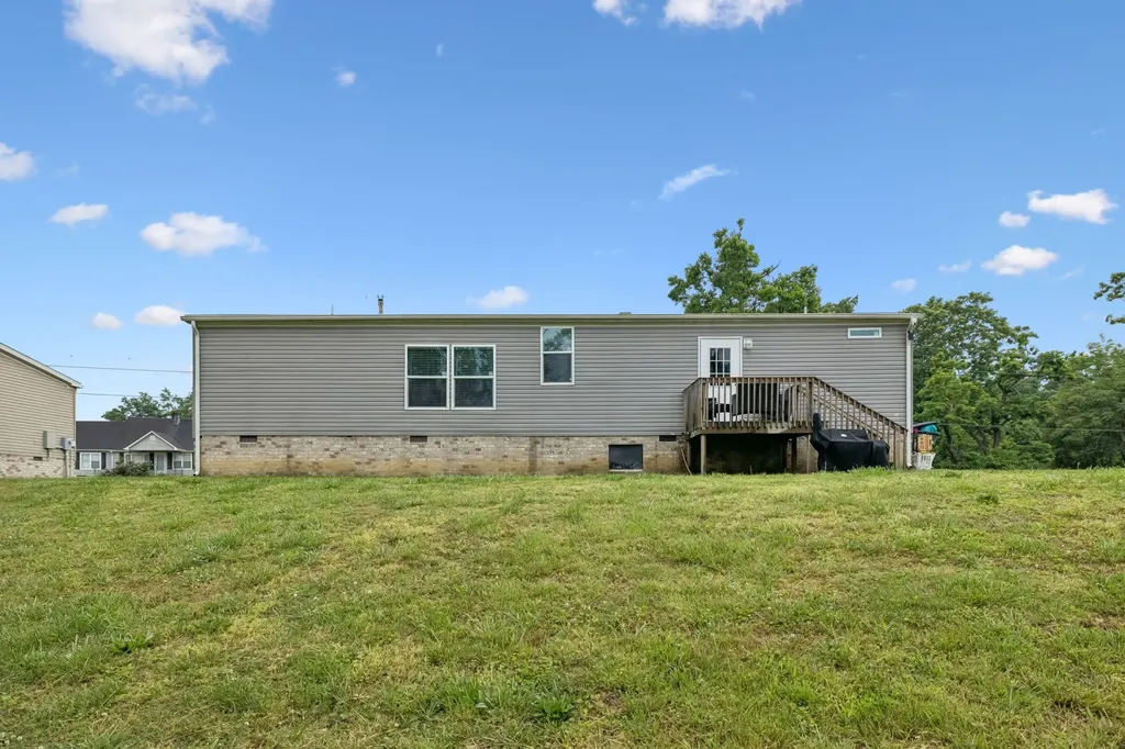 595 Days Road Lafayette TN 37083