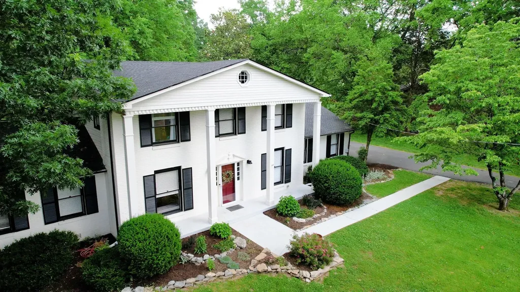 706 Wilson Pike Brentwood TN 37027
