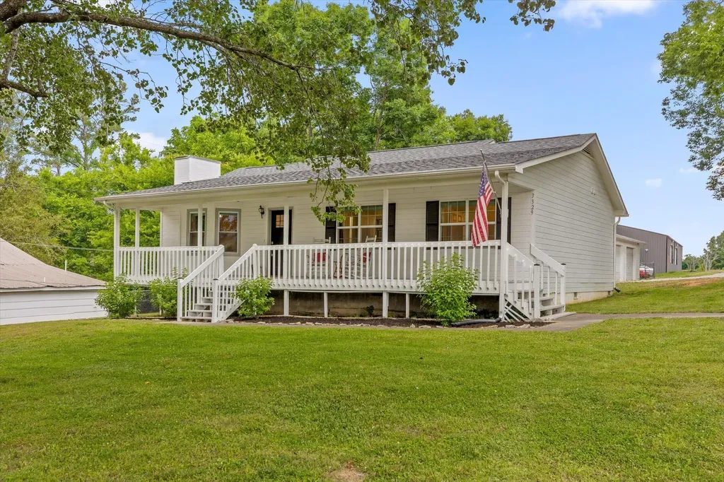 Chattanooga TN, 3329 Lookout Lake Road