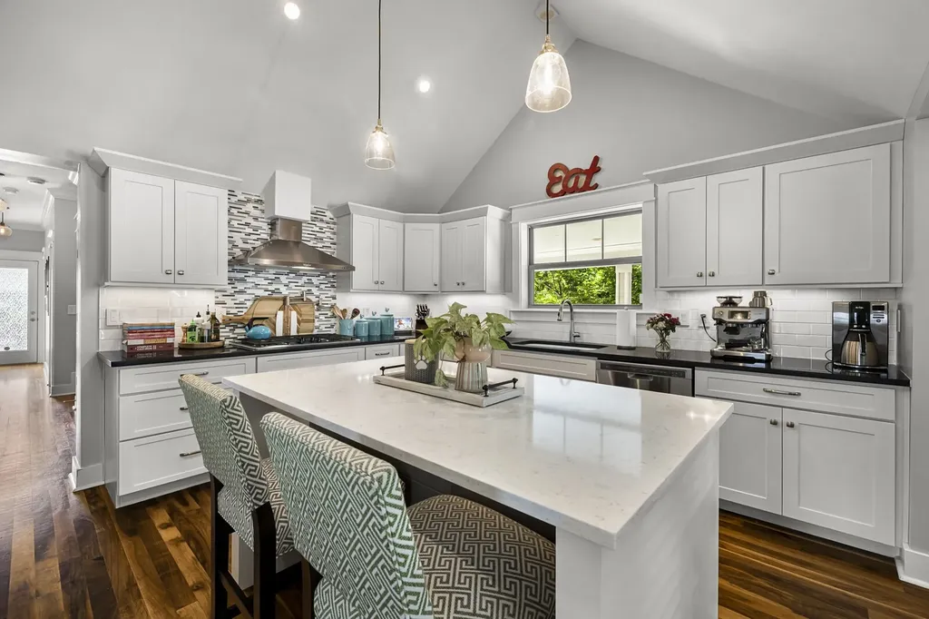194 37th Ave, N Nashville TN 37209