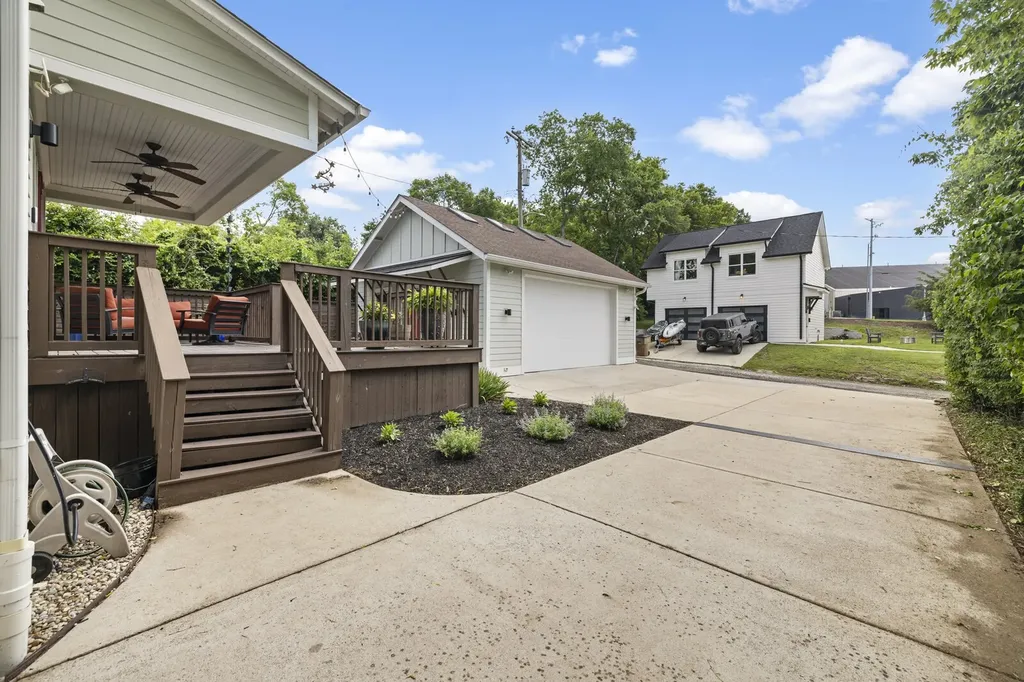 194 37th Ave, N Nashville TN 37209