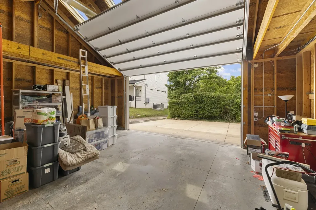194 37th Ave, N Nashville TN 37209