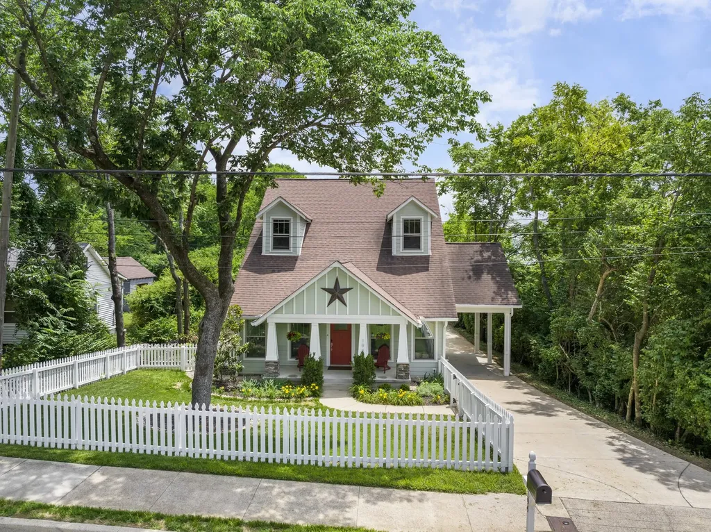 194 37th Ave, N Nashville TN 37209