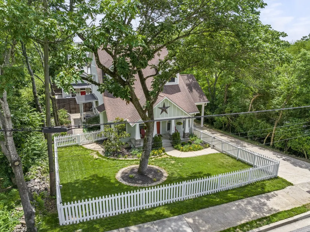 194 37th Ave, N Nashville TN 37209