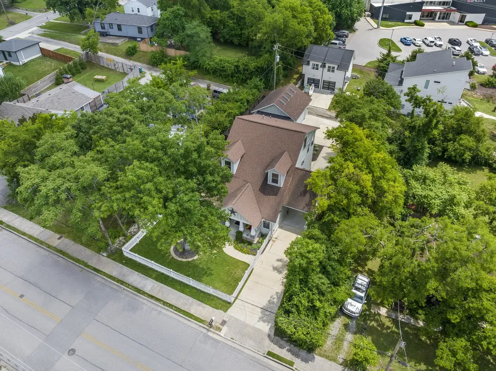 194 37th Ave, N Nashville TN 37209