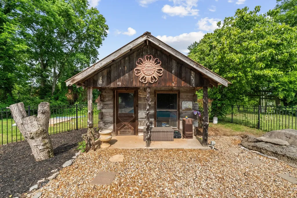 6476 Lickton Pike Goodlettsville TN 37072