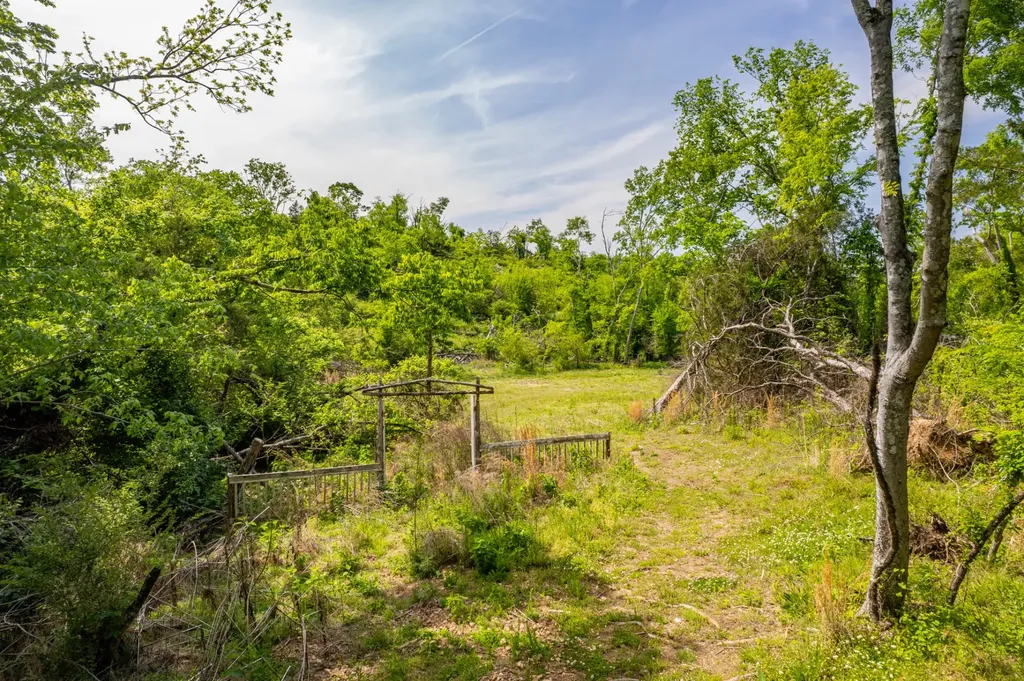 1 Old Highway 99 Columbia TN 38401