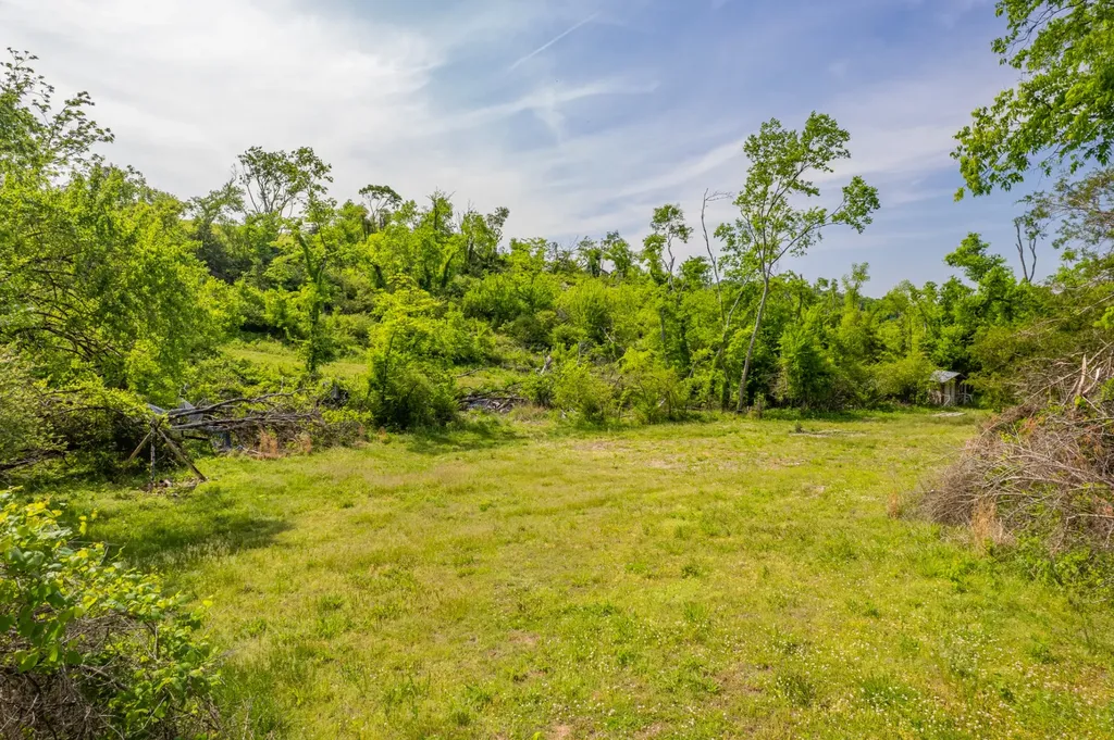 1 Old Highway 99 Columbia TN 38401