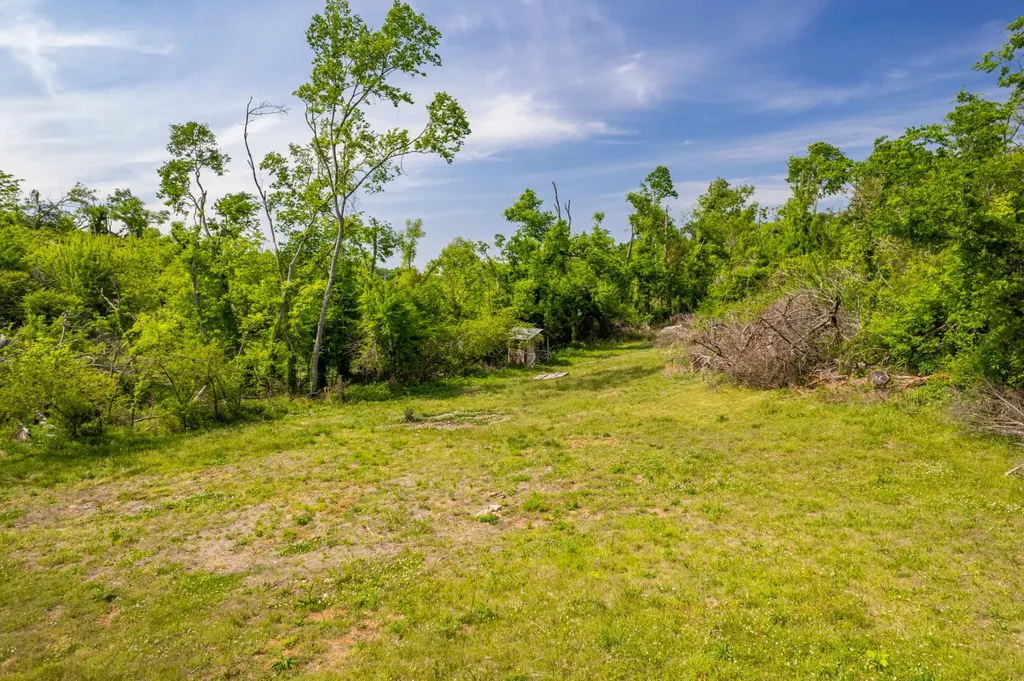 1 Old Highway 99 Columbia TN 38401