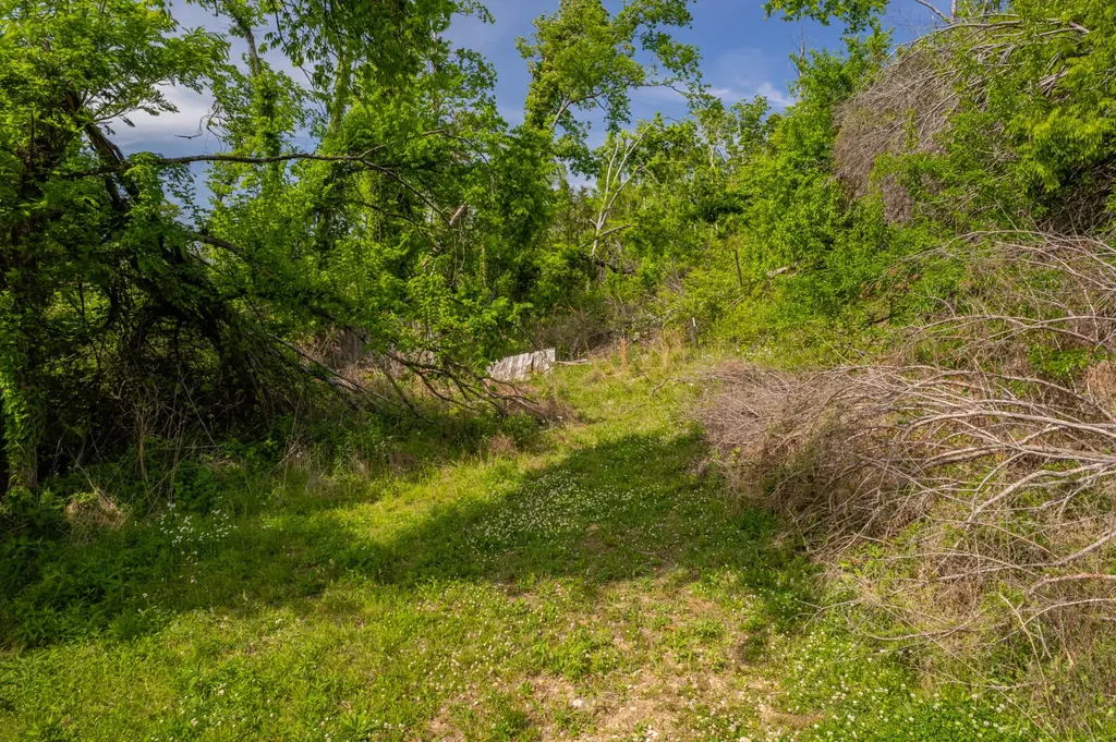 1 Old Highway 99 Columbia TN 38401