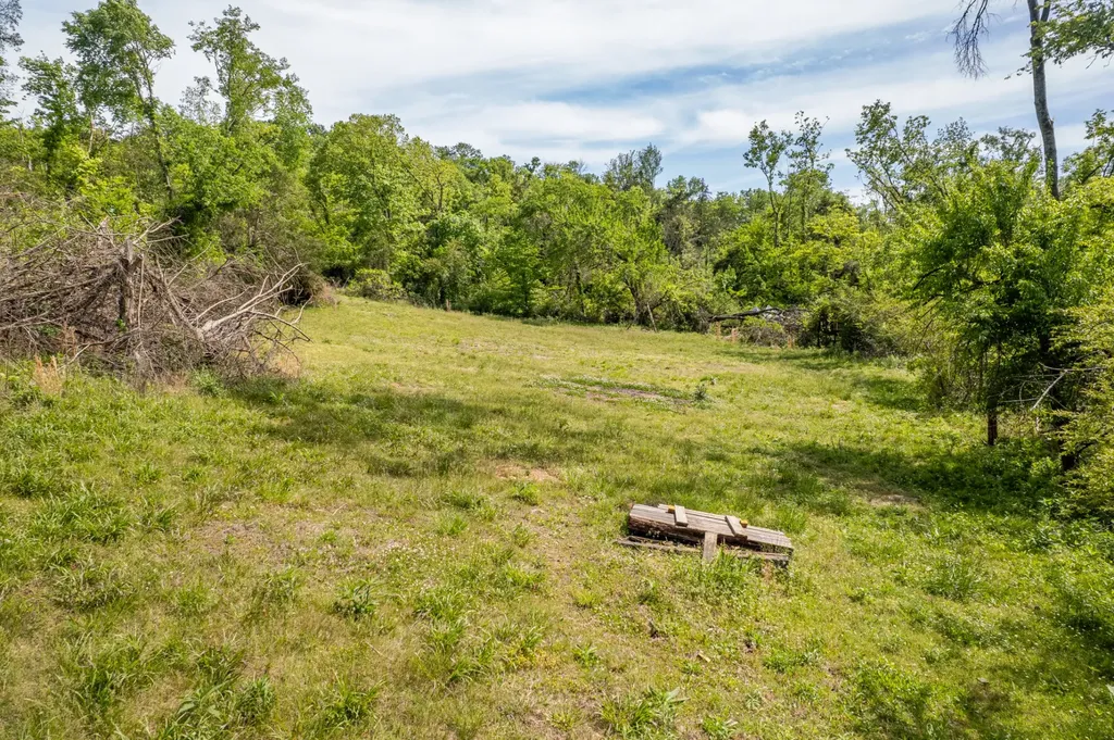 1 Old Highway 99 Columbia TN 38401