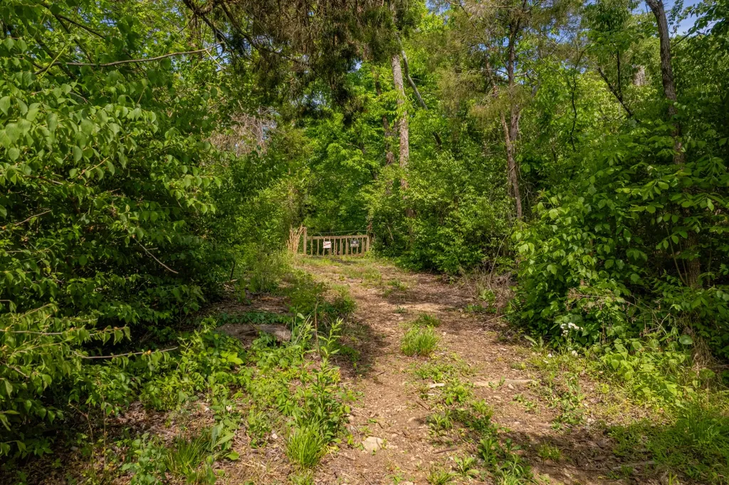 1 Old Highway 99 Columbia TN 38401