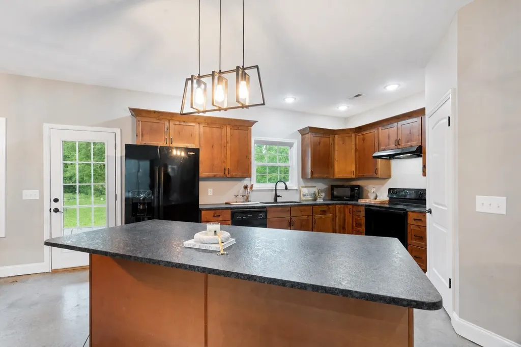 1027 Lockridge Lane Ashland City TN 37015