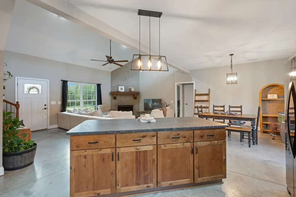 1027 Lockridge Lane Ashland City TN 37015