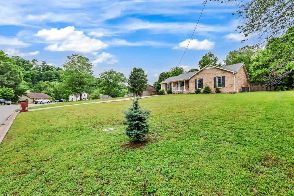 1738 Broadripple Drive Clarksville TN 37042