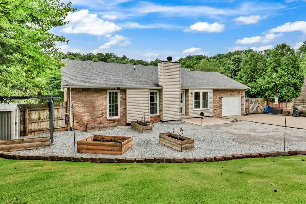 1738 Broadripple Drive Clarksville TN 37042
