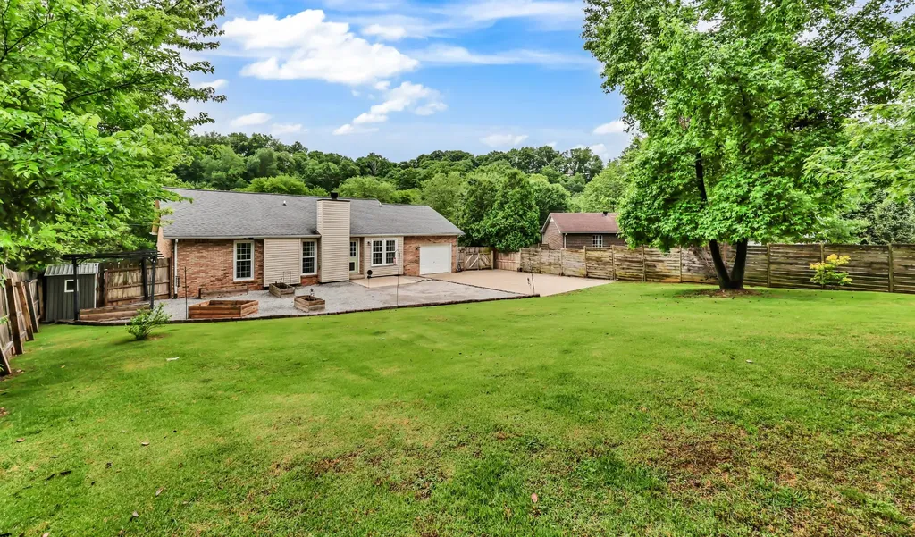 1738 Broadripple Drive Clarksville TN 37042