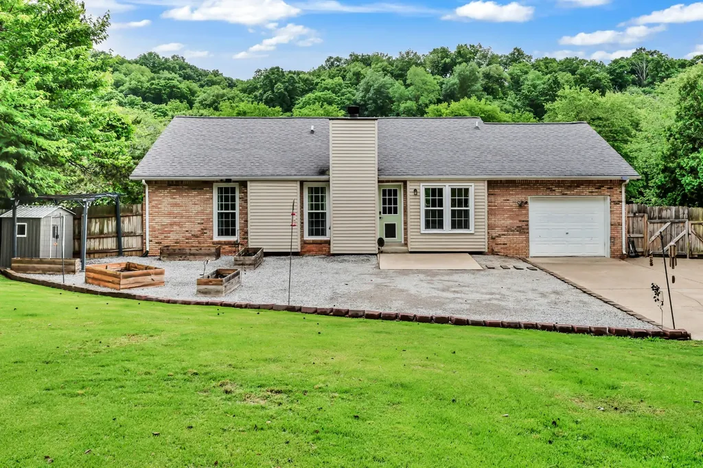 1738 Broadripple Drive Clarksville TN 37042