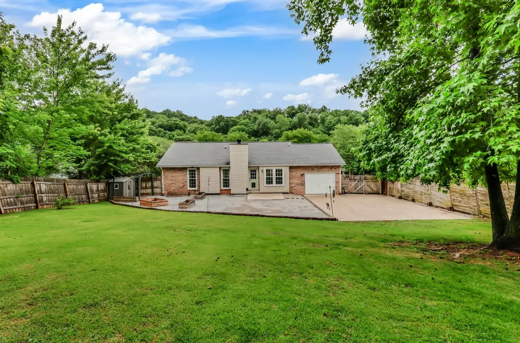 1738 Broadripple Drive Clarksville TN 37042