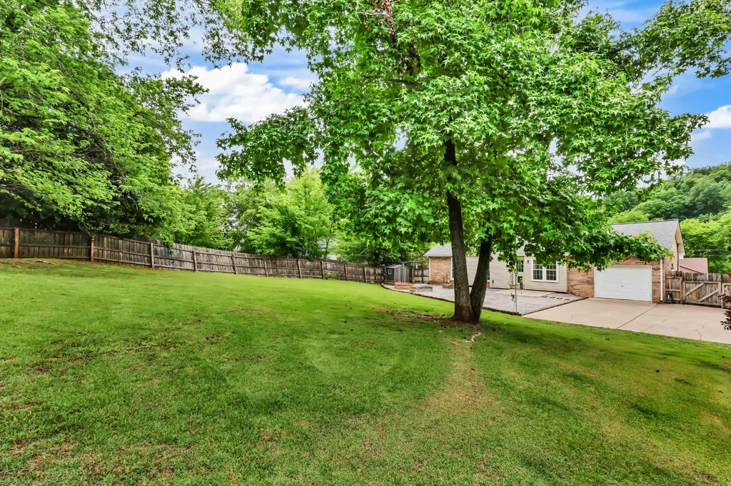 1738 Broadripple Drive Clarksville TN 37042