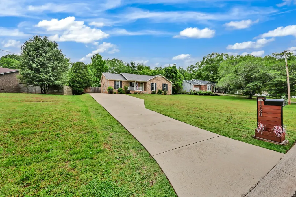 1738 Broadripple Drive Clarksville TN 37042