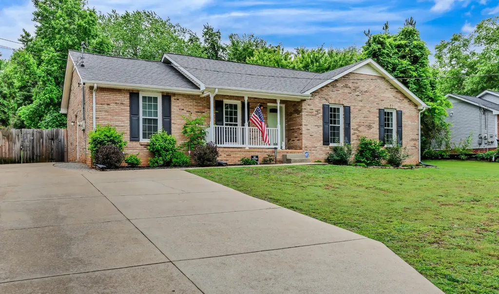 1738 Broadripple Drive Clarksville TN 37042