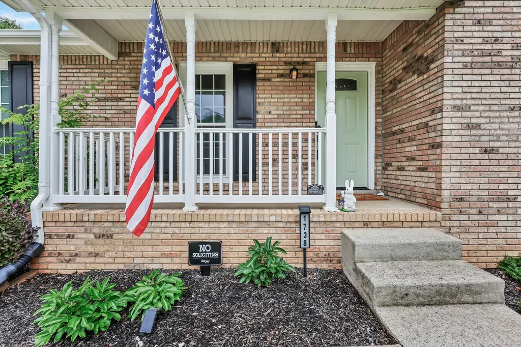1738 Broadripple Drive Clarksville TN 37042