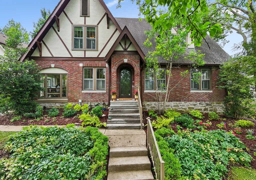 2617 Barton Nashville TN 37212