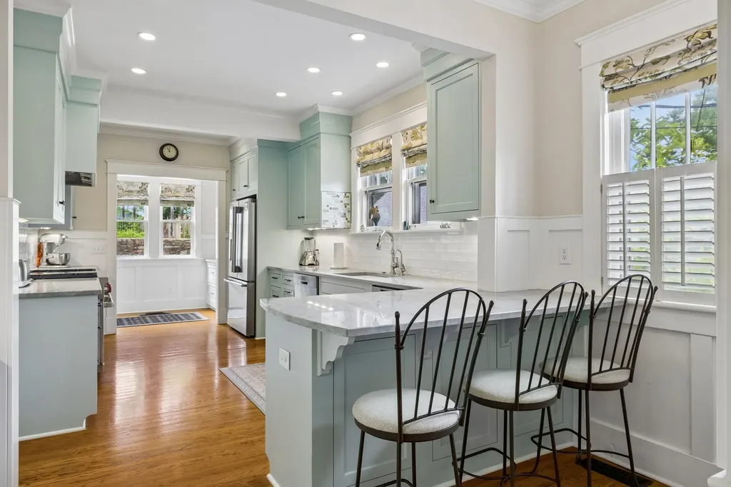 2617 Barton Nashville TN 37212
