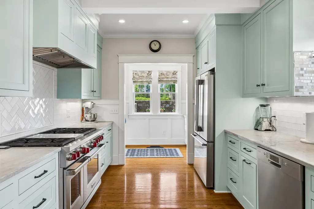 2617 Barton Nashville TN 37212