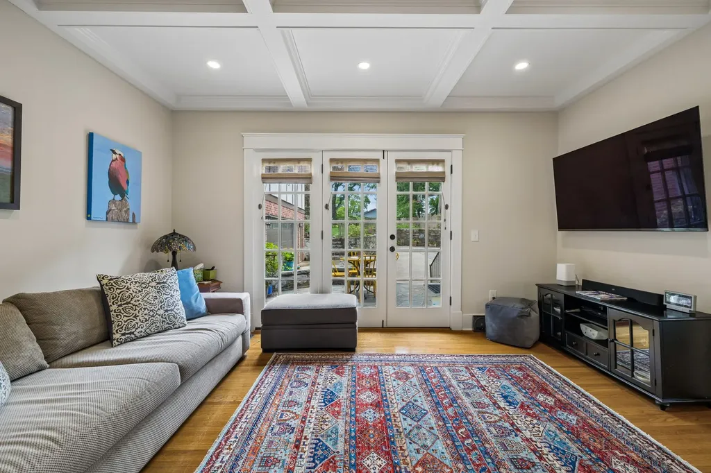 2617 Barton Nashville TN 37212