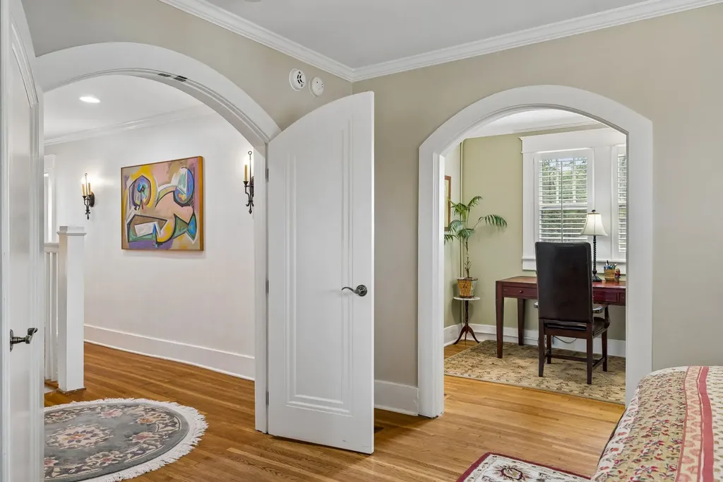 2617 Barton Nashville TN 37212