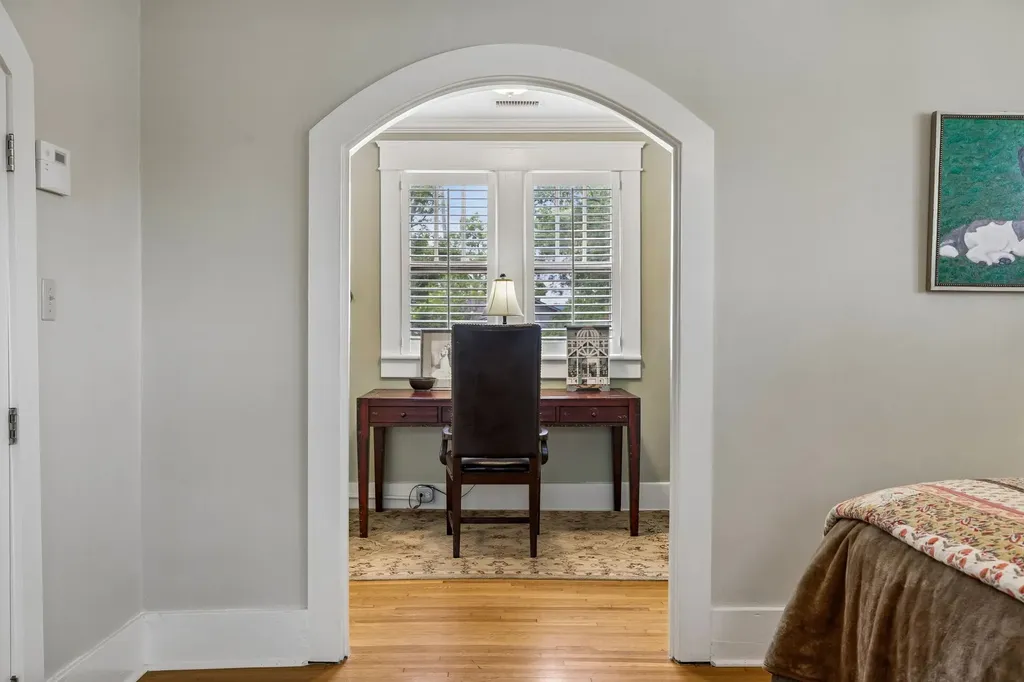 2617 Barton Nashville TN 37212