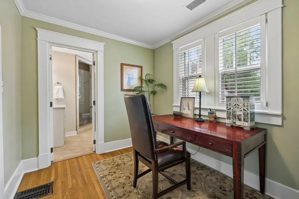 2617 Barton Nashville TN 37212