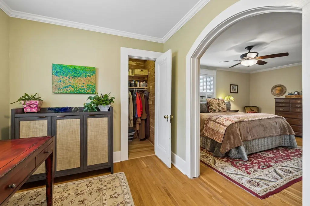 2617 Barton Nashville TN 37212