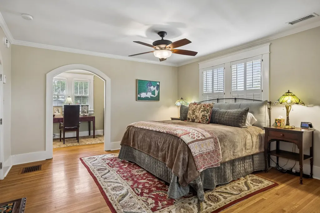 2617 Barton Nashville TN 37212