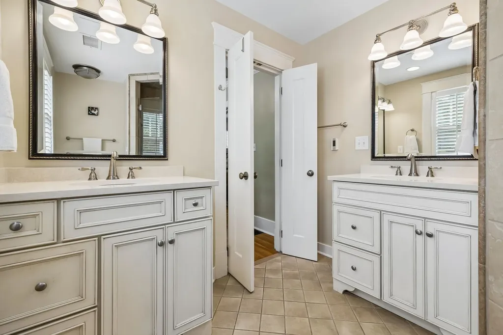 2617 Barton Nashville TN 37212